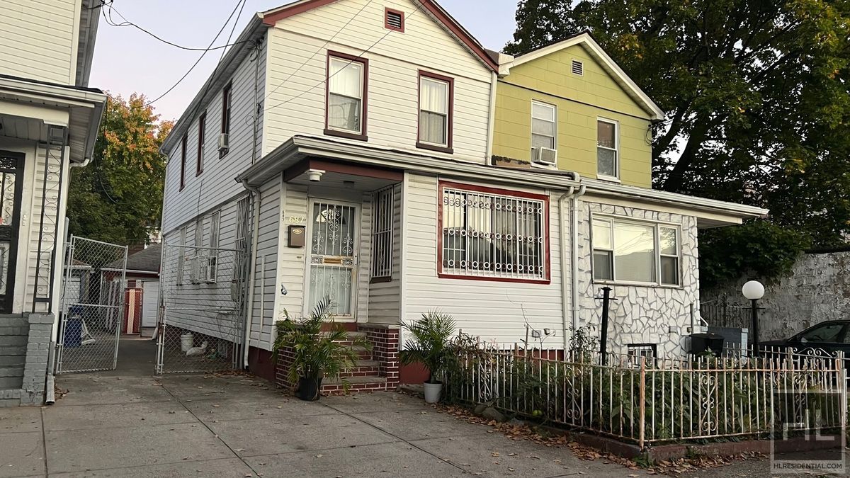 Building Photo - 687 E 46th St