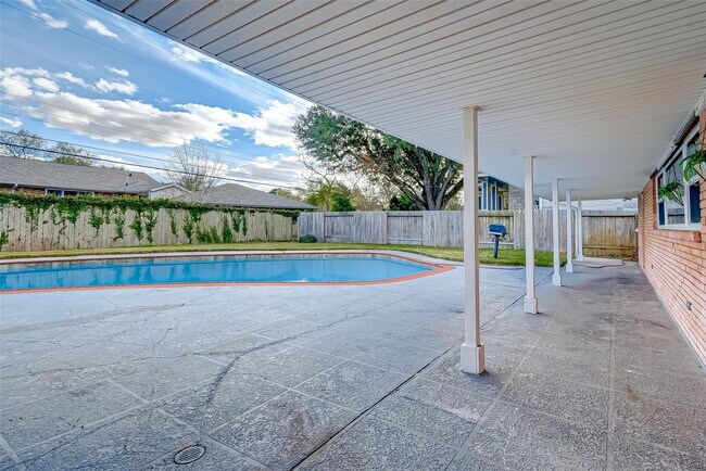 Building Photo - 5007 Cheena Dr