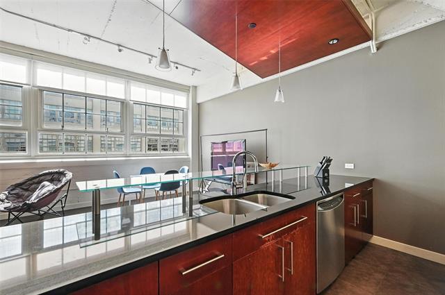 Building Photo - 2600 W 7th St