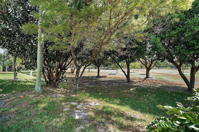 Building Photo - 860 Bella Vista Ct S