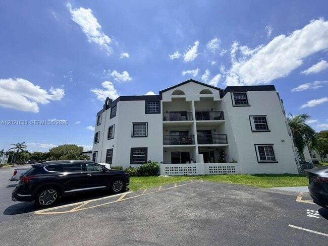Building Photo - 9715 Fontainebleau Blvd