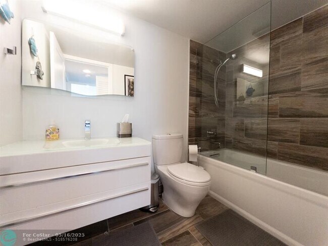 Building Photo - 209 N Fort Lauderdale Beach Blvd