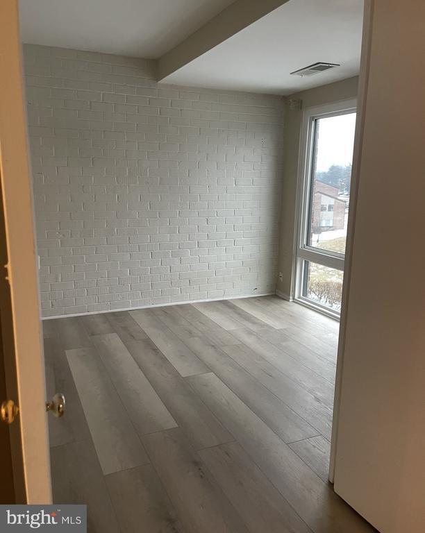 Building Photo - 10028 Stedwick Rd