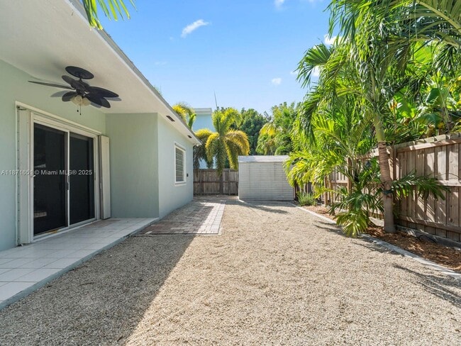 Building Photo - 6 SE Marlin Ave