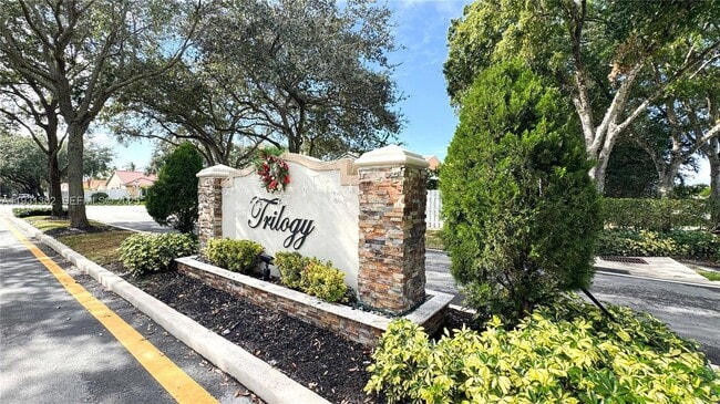 Building Photo - 1901 SW 129th Terrace