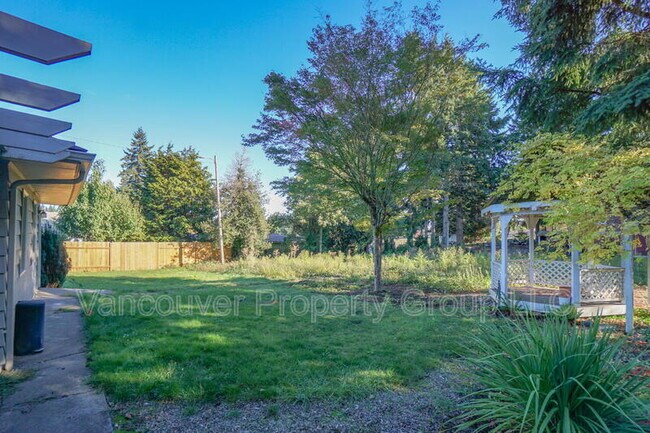Building Photo - 8709 NE 63rd St