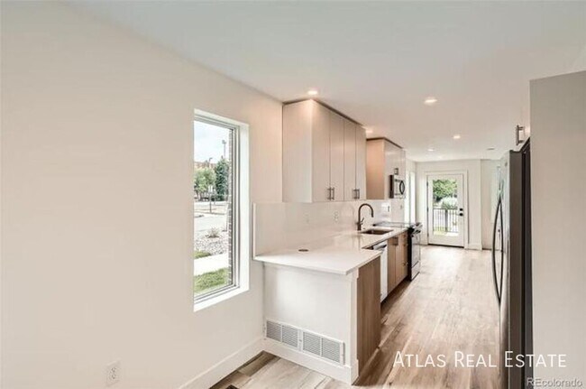 Building Photo - 115 W 2nd Ave