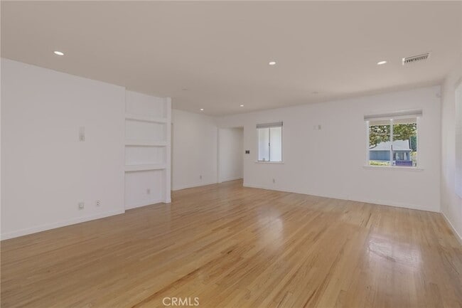 Building Photo - 709 Avenue D
