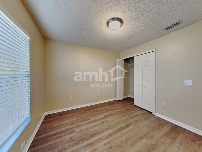 Building Photo - 214 Strada Dr