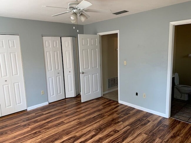 Building Photo - Amazing 3 Bedroom, 2 Bathroom House in Springtree