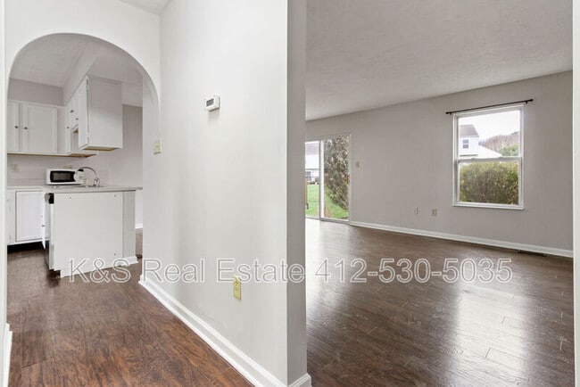 Building Photo - 122 Manor View Dr