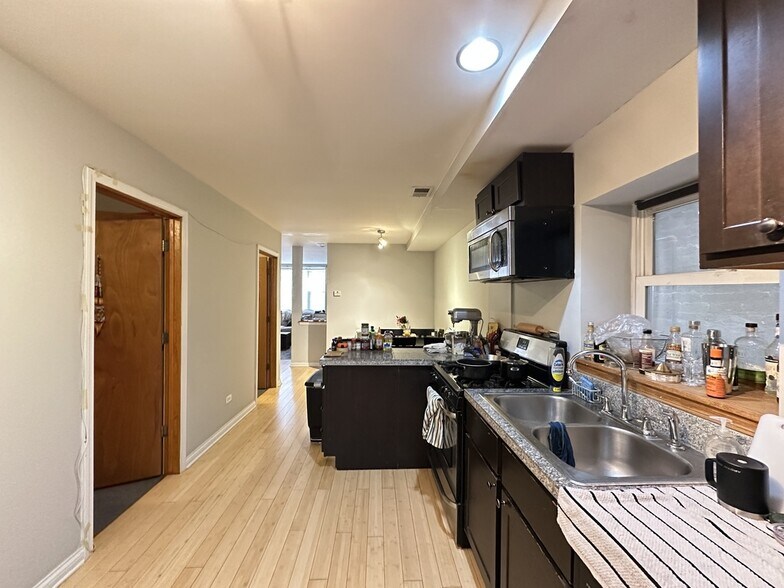 Building Photo - 1636 W Ohio St