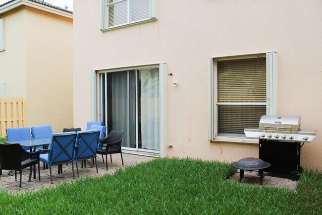 Building Photo - 4434 Lake Lucerne Cir