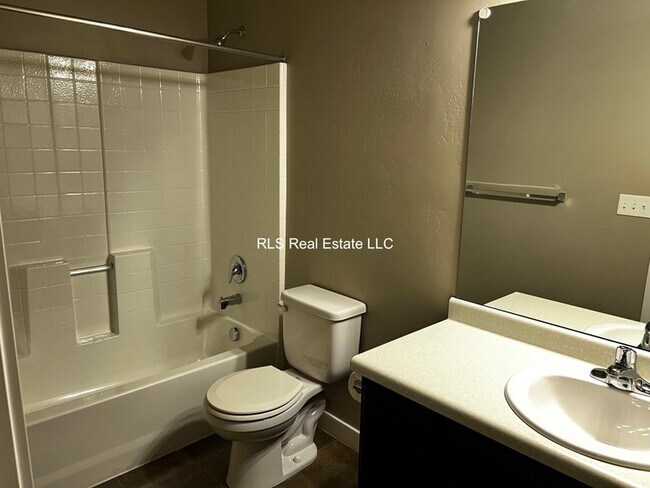 Building Photo - 122 S 1800 W