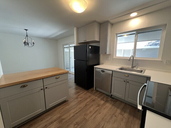 Building Photo - 7052 E Briarwood Dr