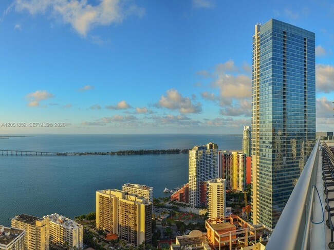 Building Photo - 1300 Brickell Bay Dr