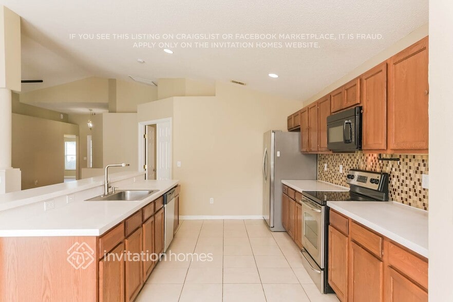 Building Photo - 727 Versailles Ln
