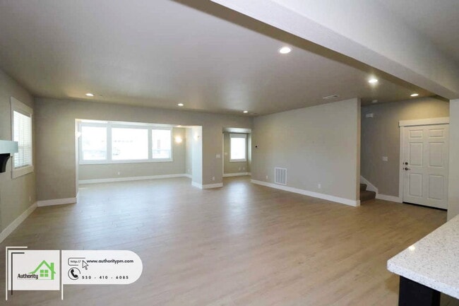 Building Photo - 6677 Bandito Dr