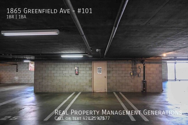 Building Photo - 1865 Greenfield Ave