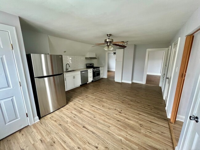 Primary Photo - 326 West Ave