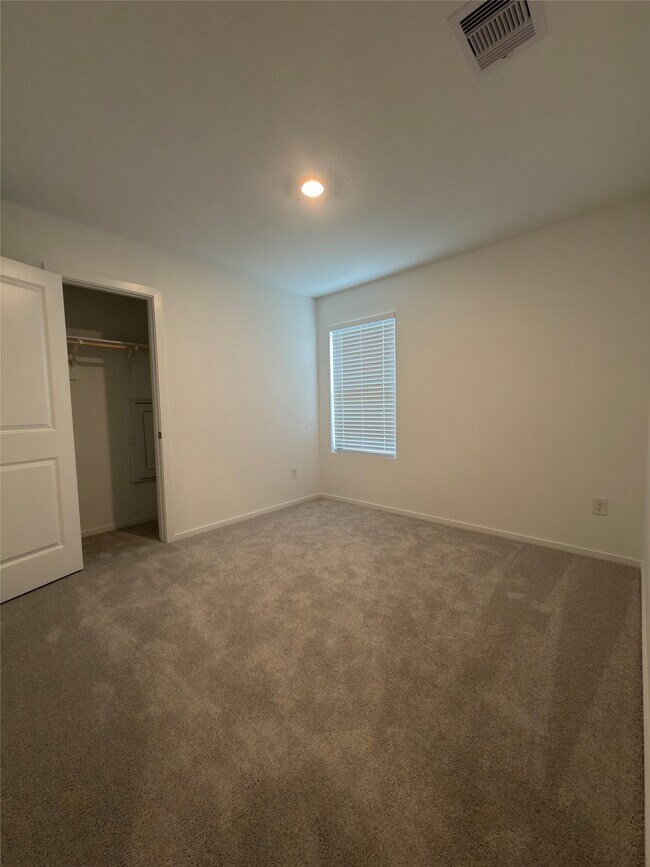 Building Photo - 1515 Golden Iris Dr
