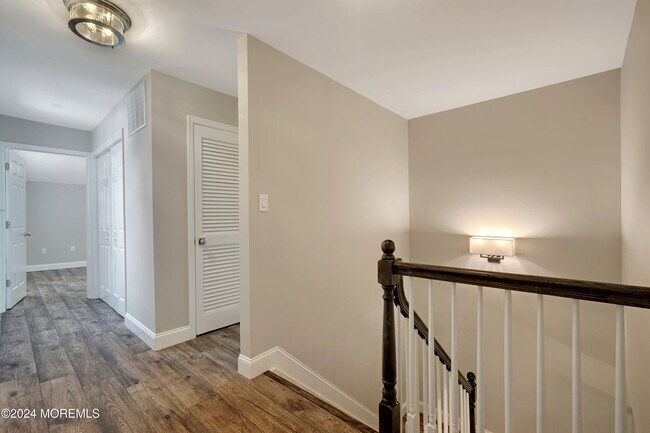 Building Photo - 47 Apple Dr