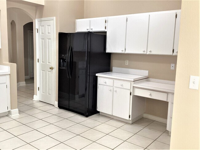 Building Photo - 25008 Hyde Park Boulevard