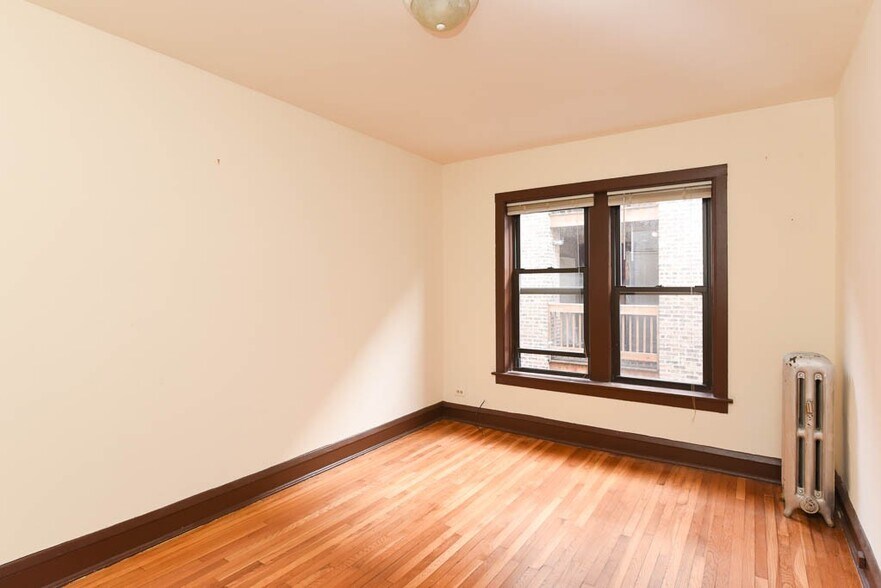Building Photo - 3302 W Schubert Ave