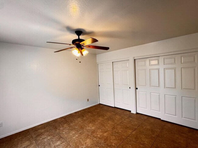 Building Photo - 1043 S Rose