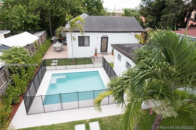 Building Photo - 920 SW 9th St