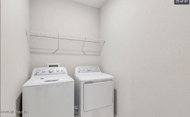 Building Photo - 240 Cherry Elm Dr