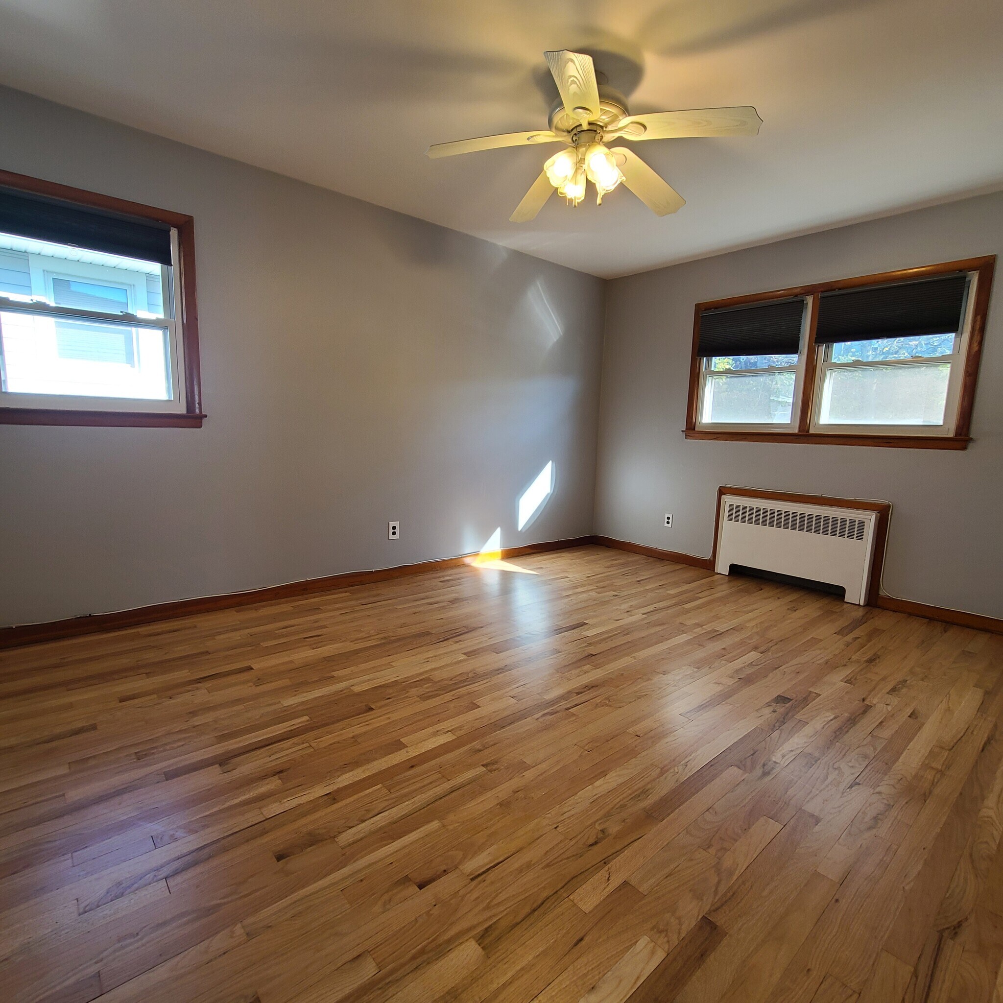 Building Photo - 5204 Meadowview Ave