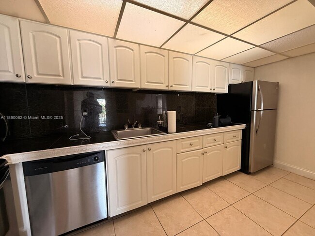 Building Photo - 13890 SW 90th Ave