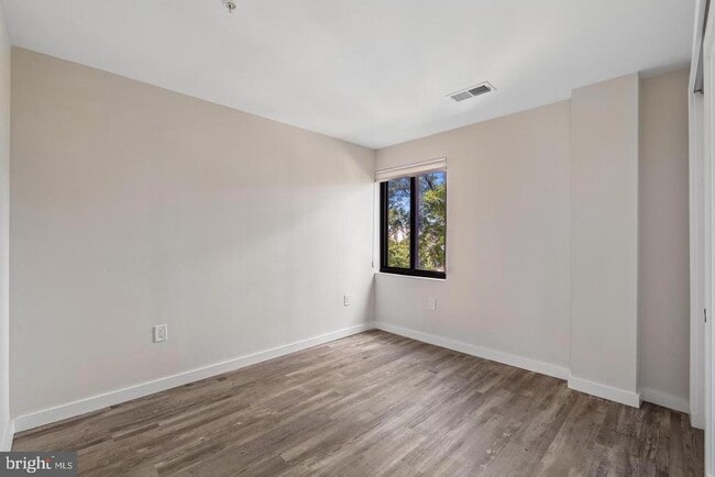 Building Photo - 700 Roeder Rd