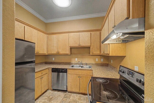 Building Photo - 542 S 72nd Ave