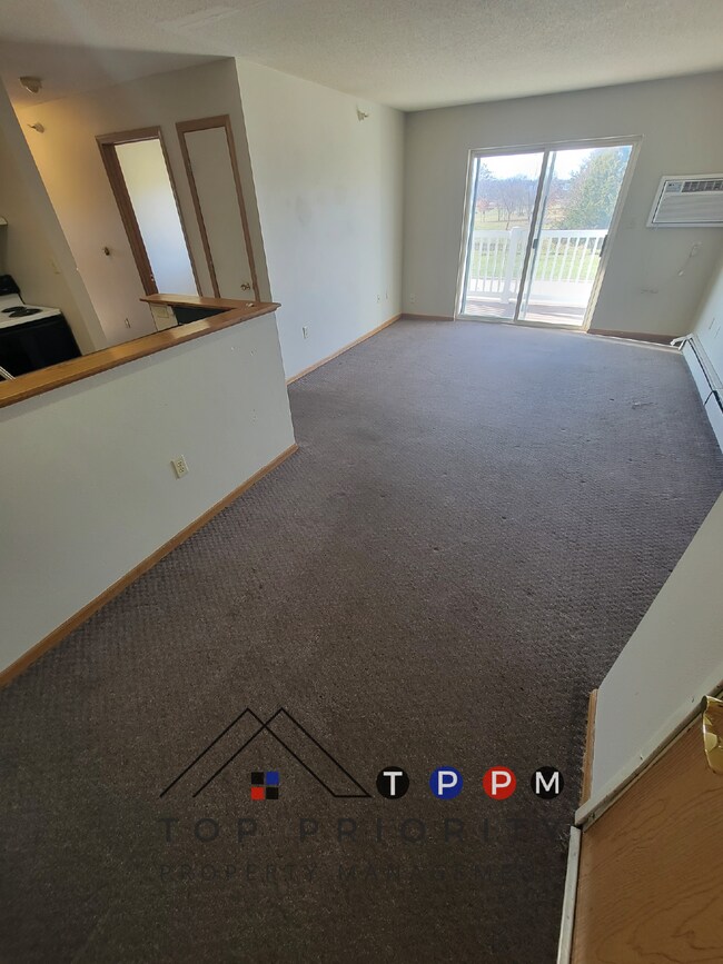Building Photo - 2 Bedroom | 1 Bathroom Unit in Oelwein Ava...