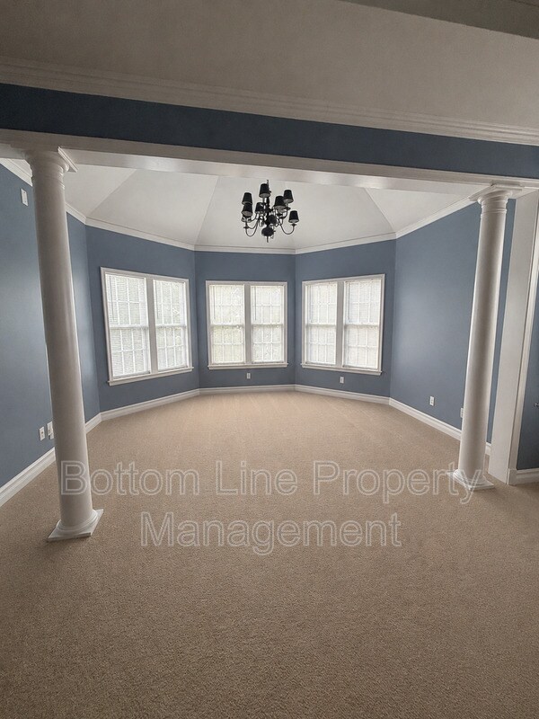 Building Photo - 8045 Talcott Dr