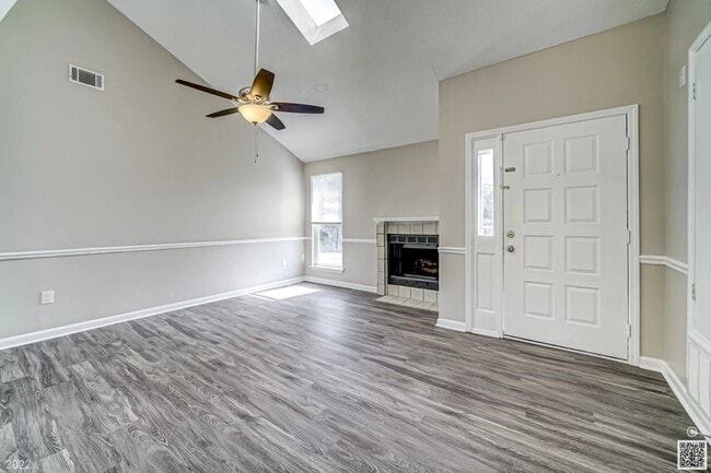 Building Photo - 3409 Knollcrest Rd