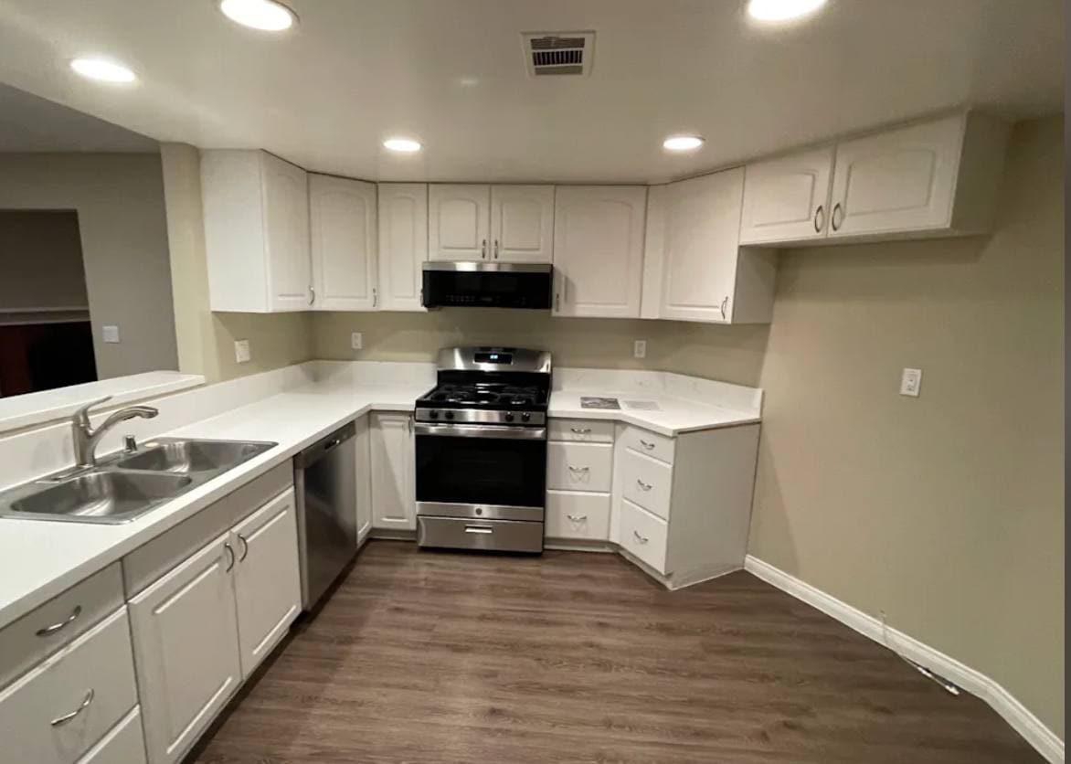 Building Photo - 22330 Victory Blvd