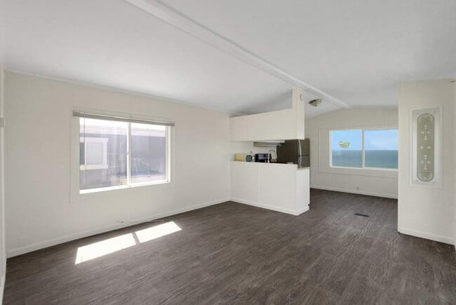 Building Photo - 428 4th Ave