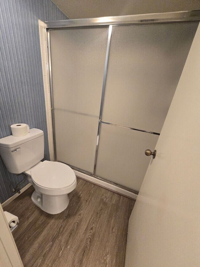 Building Photo - Beautiful 2 bedroom, 2 bath Condo available