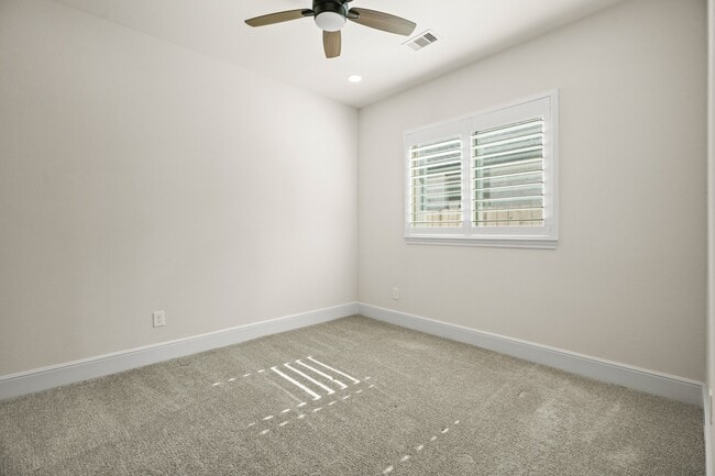 Building Photo - 929 Wormwood Dr