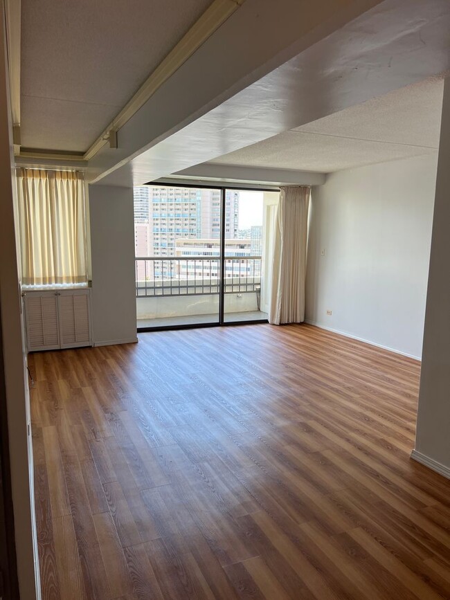 Building Photo - One Bedroom at the Marco Polo