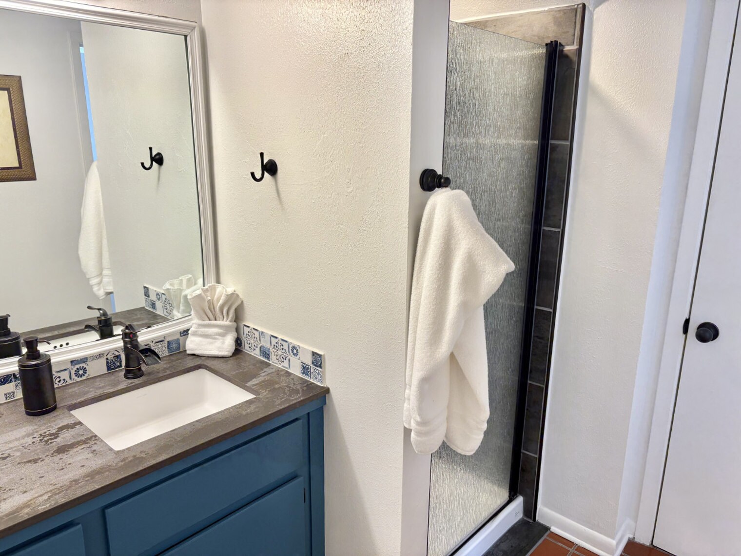 Building Photo - 941 Navidad St