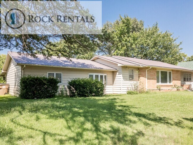 Building Photo - 4 Bed 2 Bath in Arlington