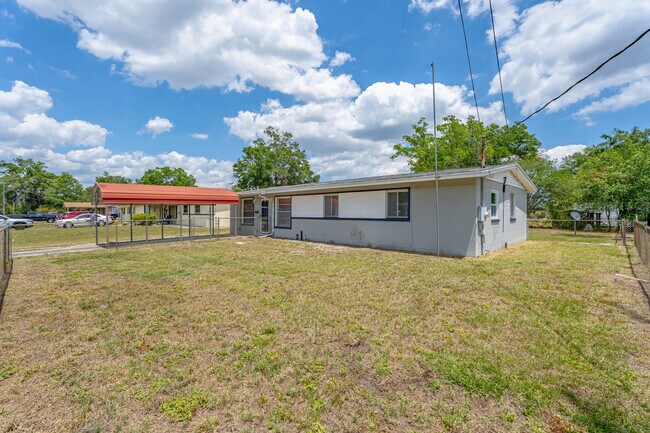 Building Photo - 2505 Lourdes Dr W