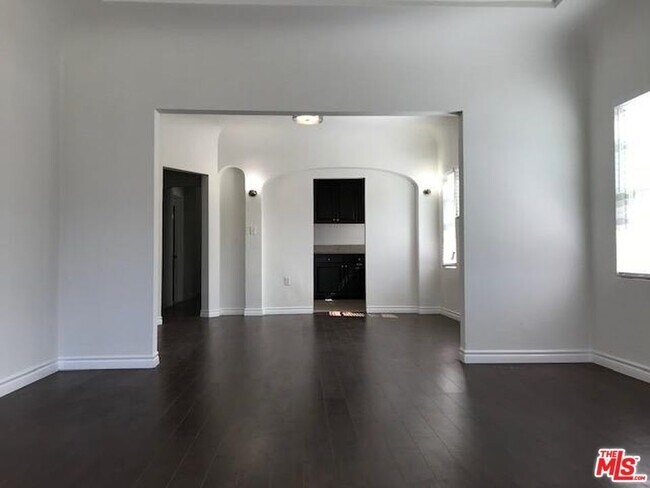 Building Photo - 1406 2nd Ave