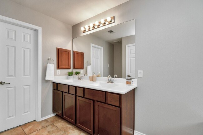 Building Photo - 6426 Haywards Crossing S Cir