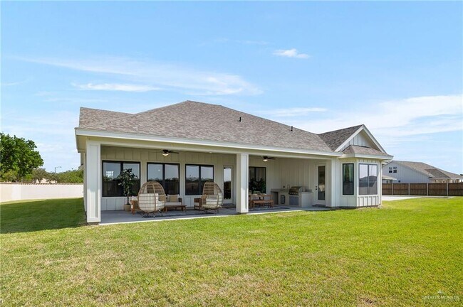 Building Photo - 33 E Silos Ave