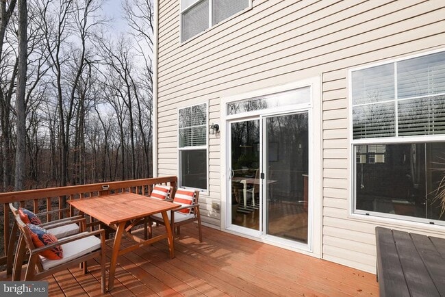 Building Photo - 111 Notions Ct